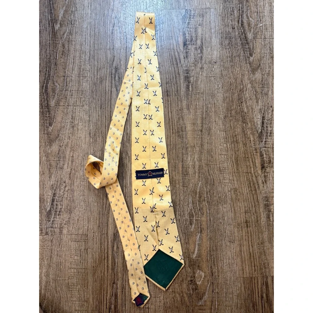 Tommy Hilfiger Mens Yellow Silk Tie Golf Club Ball Motif Preppy Made in USA